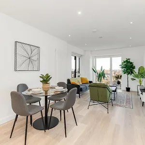 Urban Luxe Retreat Apartment London
